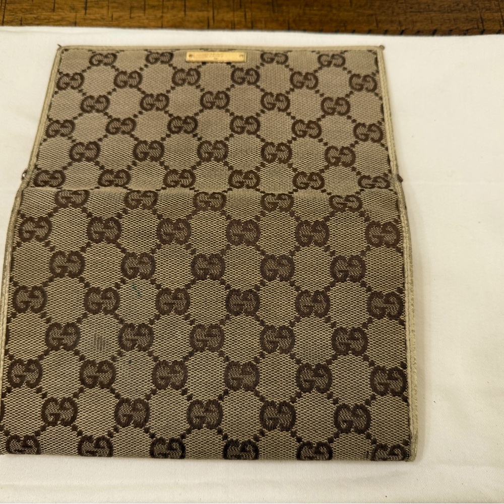 Gucci Bifold Wallet 7” X 4” - Picture 2 of 10